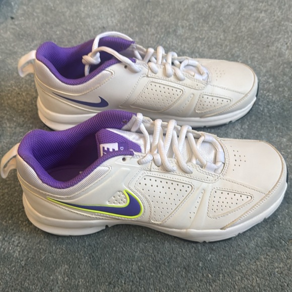 Nike T Lite XL White and Purple Women’s Athletic Shoes w Rubber Sole size 7.5 - Picture 2 of 3